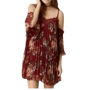 FLYING TOMATO Off ‎ Shoulder Pleated Crochet Trim Burgundy Floral Dress EUC S